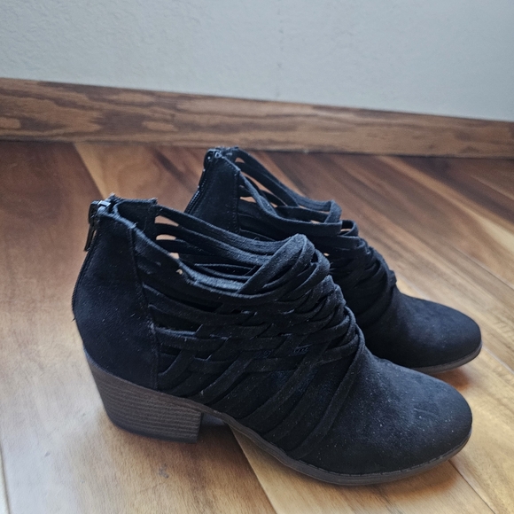 Fergalicious Black Criss Cross Ankle Boots Size 6 - Picture 4 of 6